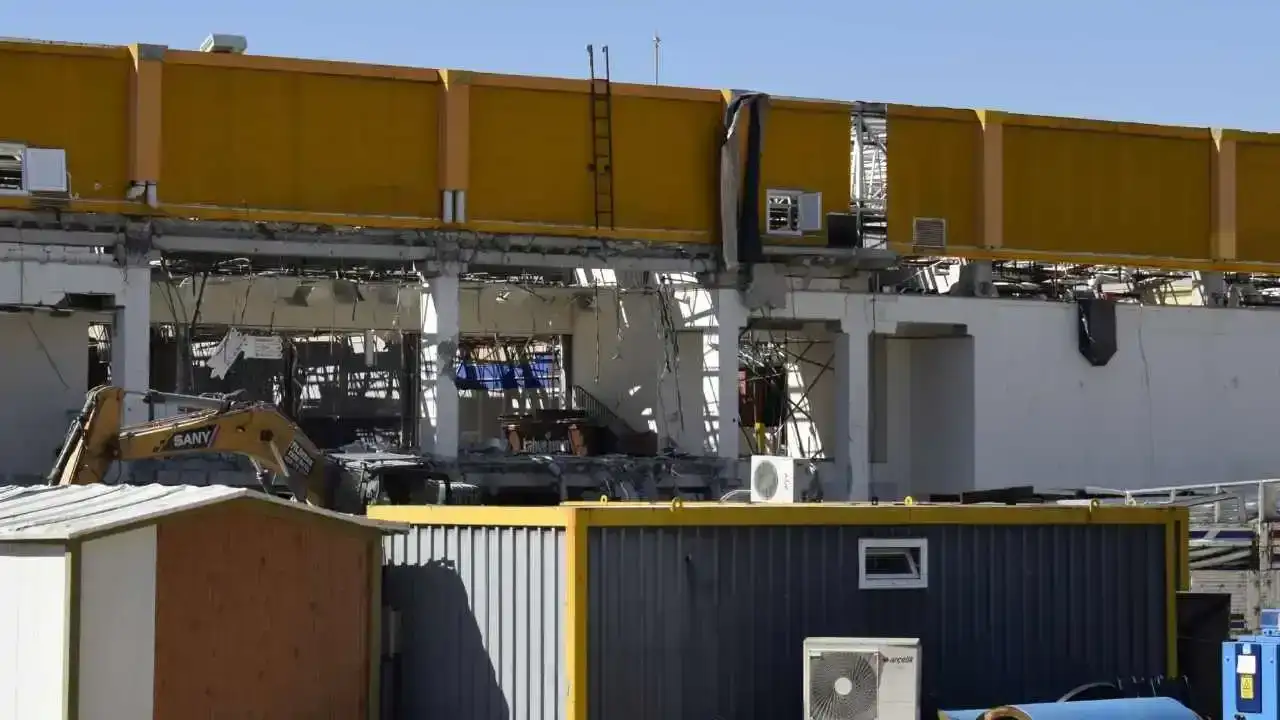 antalyada-yikilan-kipa-avm-arazisinde-ced-sureci-basladi