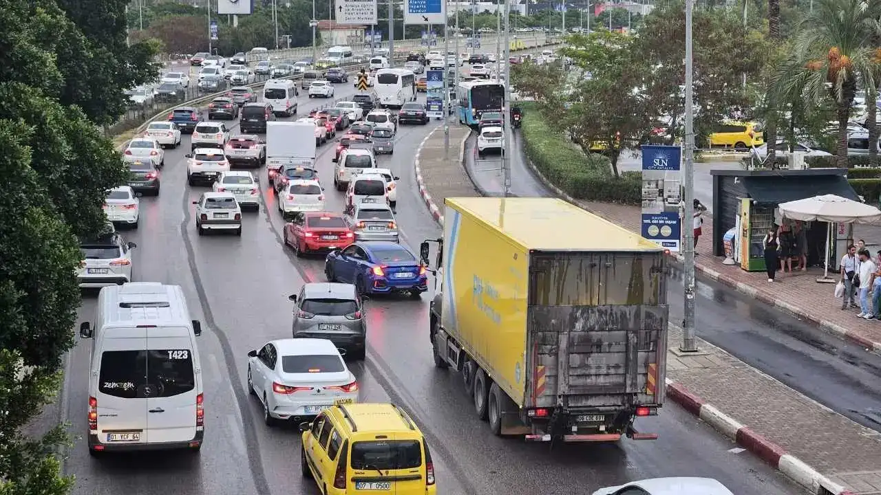 akdenizgercekyogun-caddelerinden-3