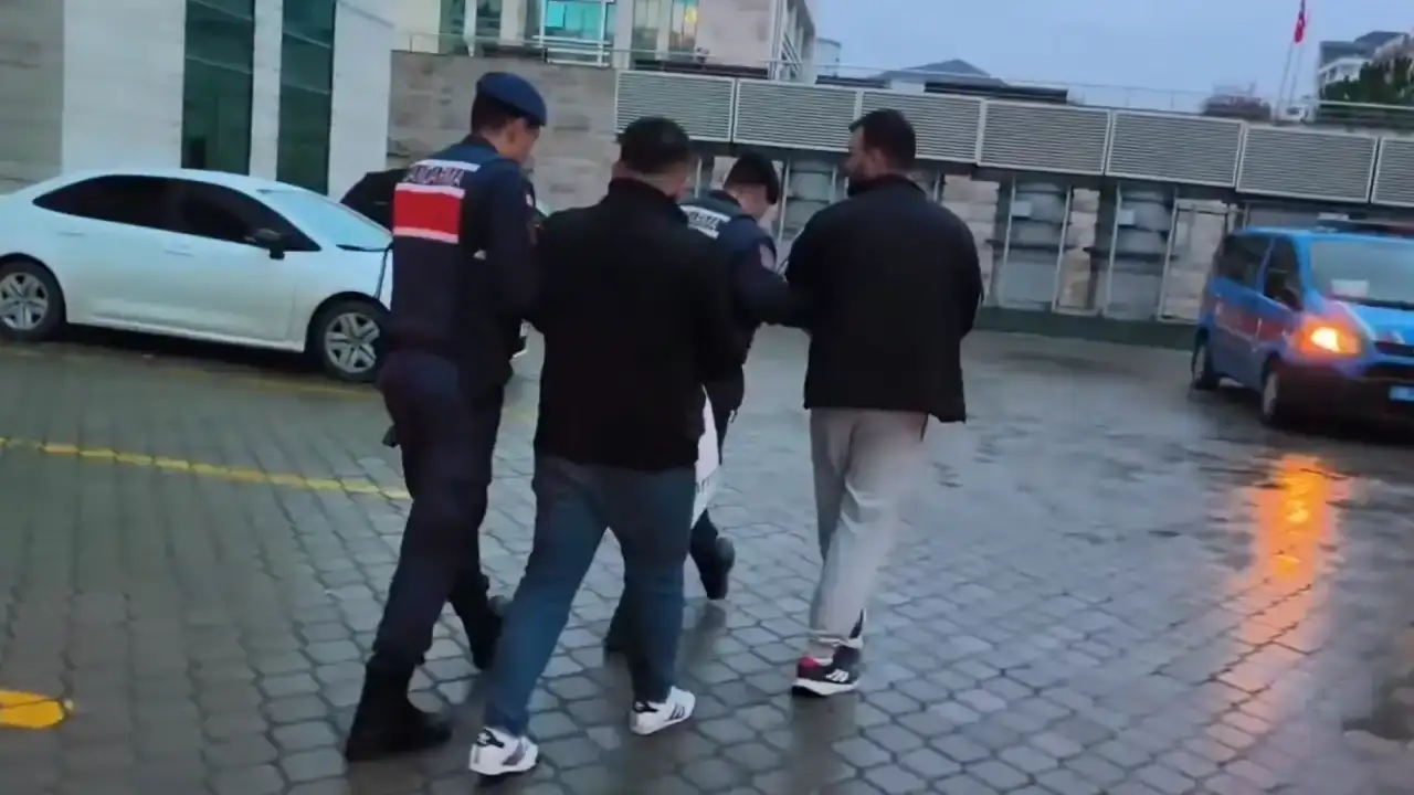 antalya-dahil-63-ilde-dev-operasyon-1-tonu-asan-uyusturucu-ele-gecirildi