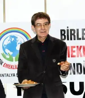 antalyada-emeklilerden-zam-isyani-birlesik-emeklilerden-bakan-isikhana-mektup