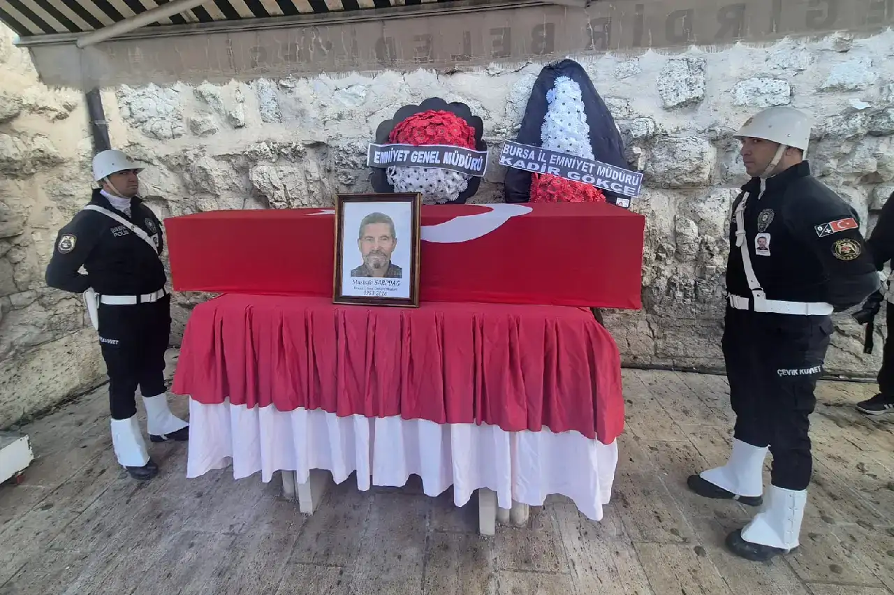 antalyada-vefat-eden-emniyet-muduru-mustafa-sarpdag-egirdirde-defnedildi1