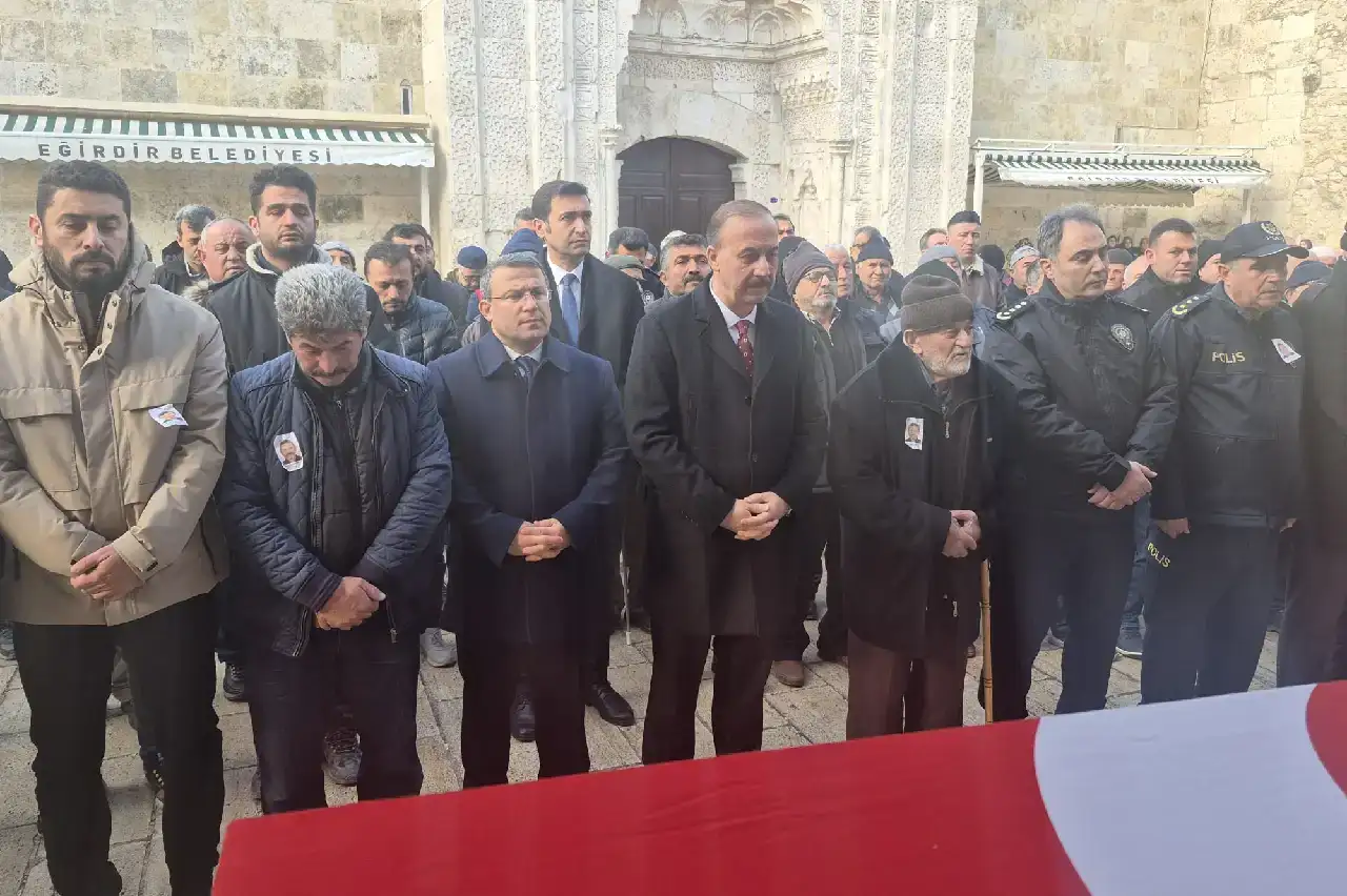 antalyada-vefat-eden-emniyet-muduru-mustafa-sarpdag-egirdirde-defnedildi12