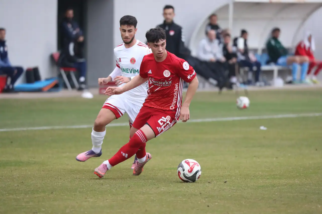 antalyaspor-hazirlik-macinda-umraniyespora-maglup-oldu