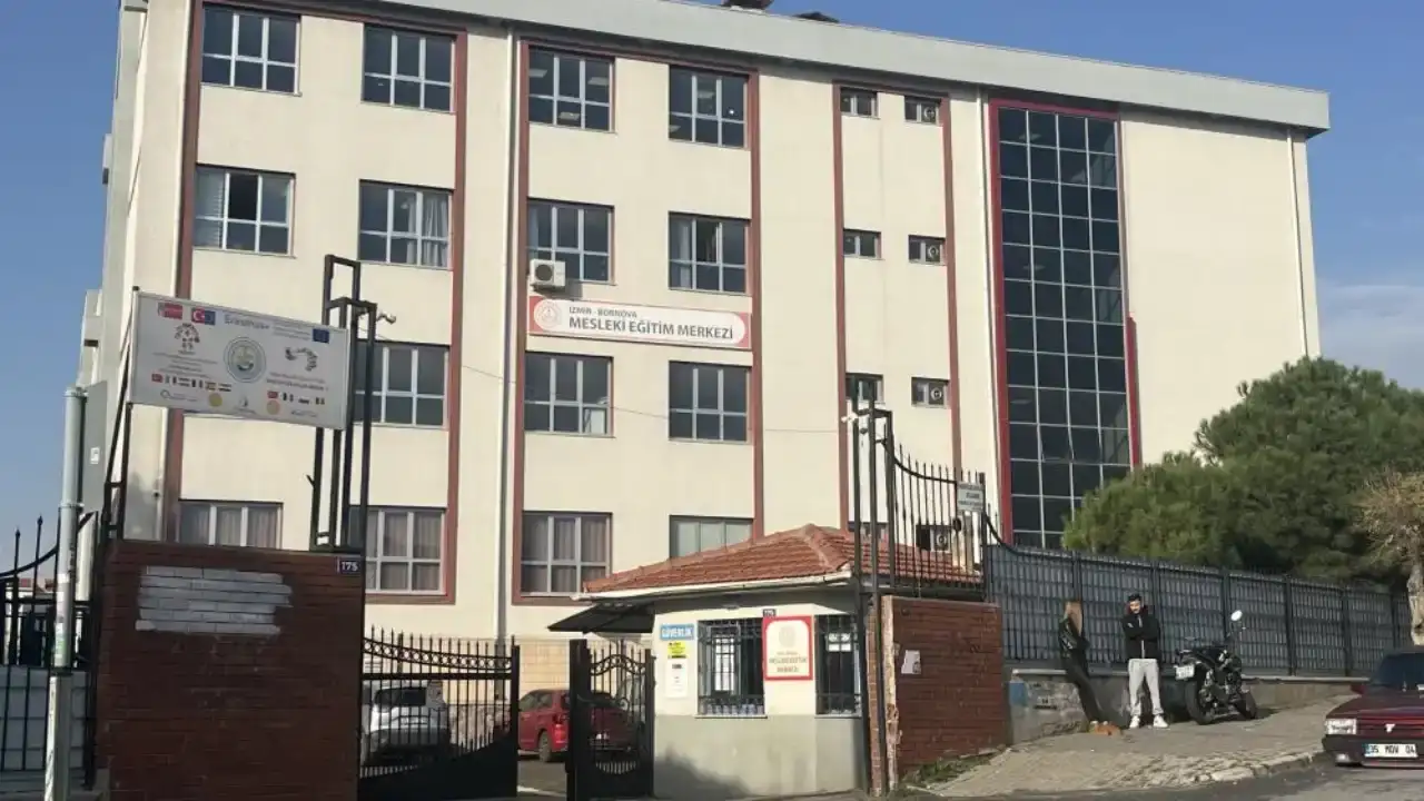 izmirde-ogretmen-ogrencilerine-ders-yerine-ev-temizligi-iddiasi