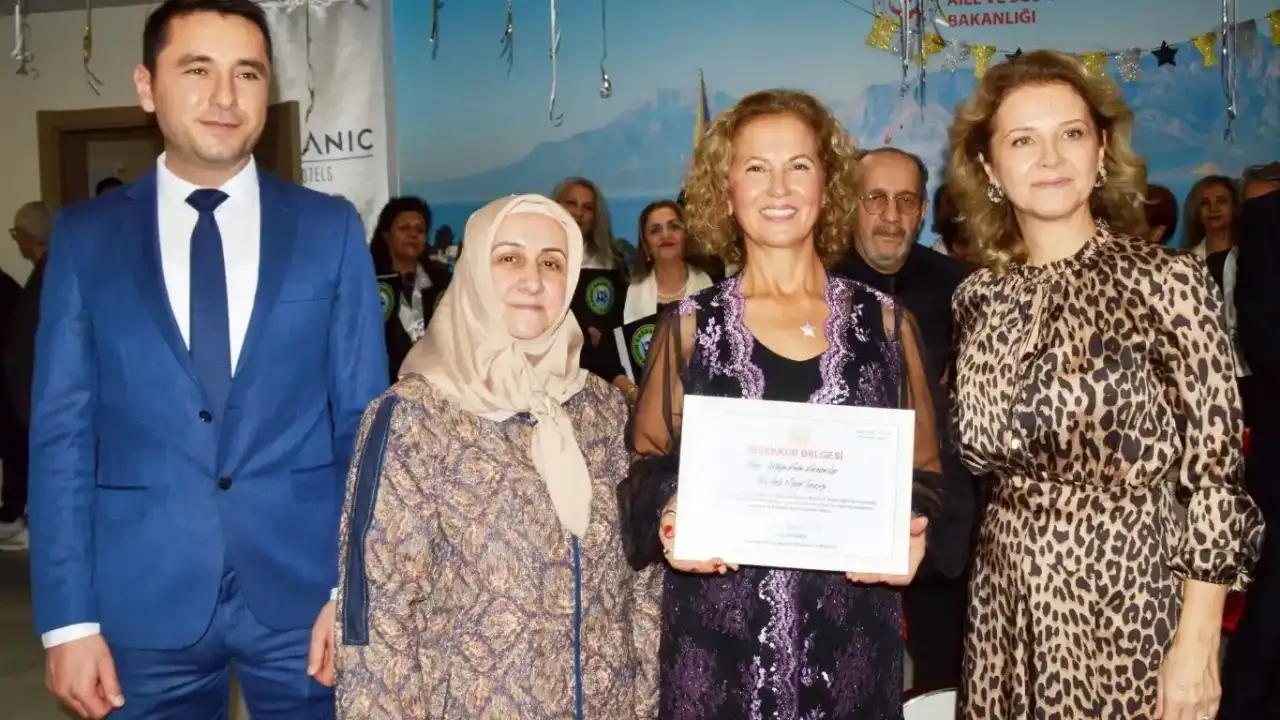 antalya-huzurevinde-yaslilara-turku-ziyafeti