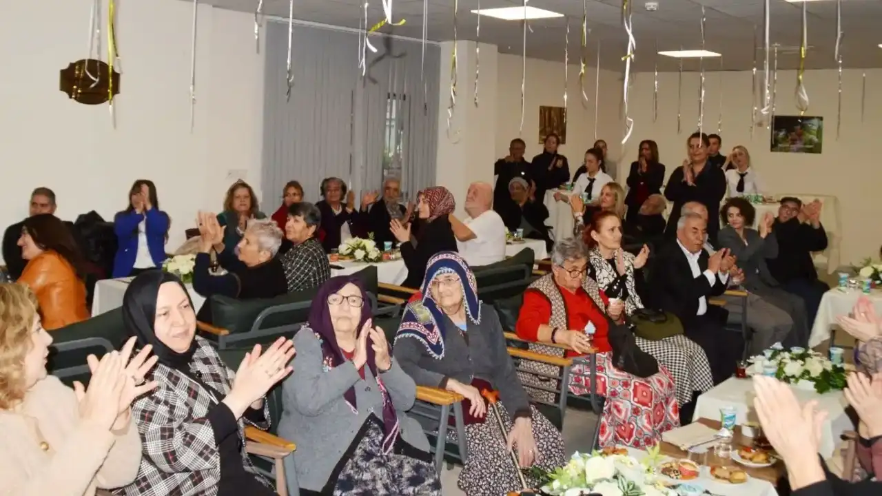 antalya-huzurevinde-yaslilara-turku-ziyafeti