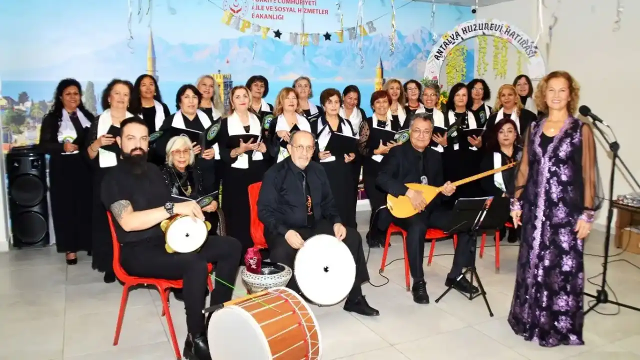 antalya-huzurevinde-yaslilara-turku-ziyafeti