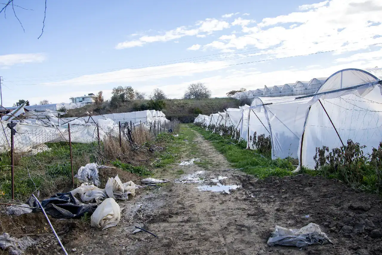 manavgatta-hortum-felaketi-inceleme-yapildi-tablo-can-sikti544
