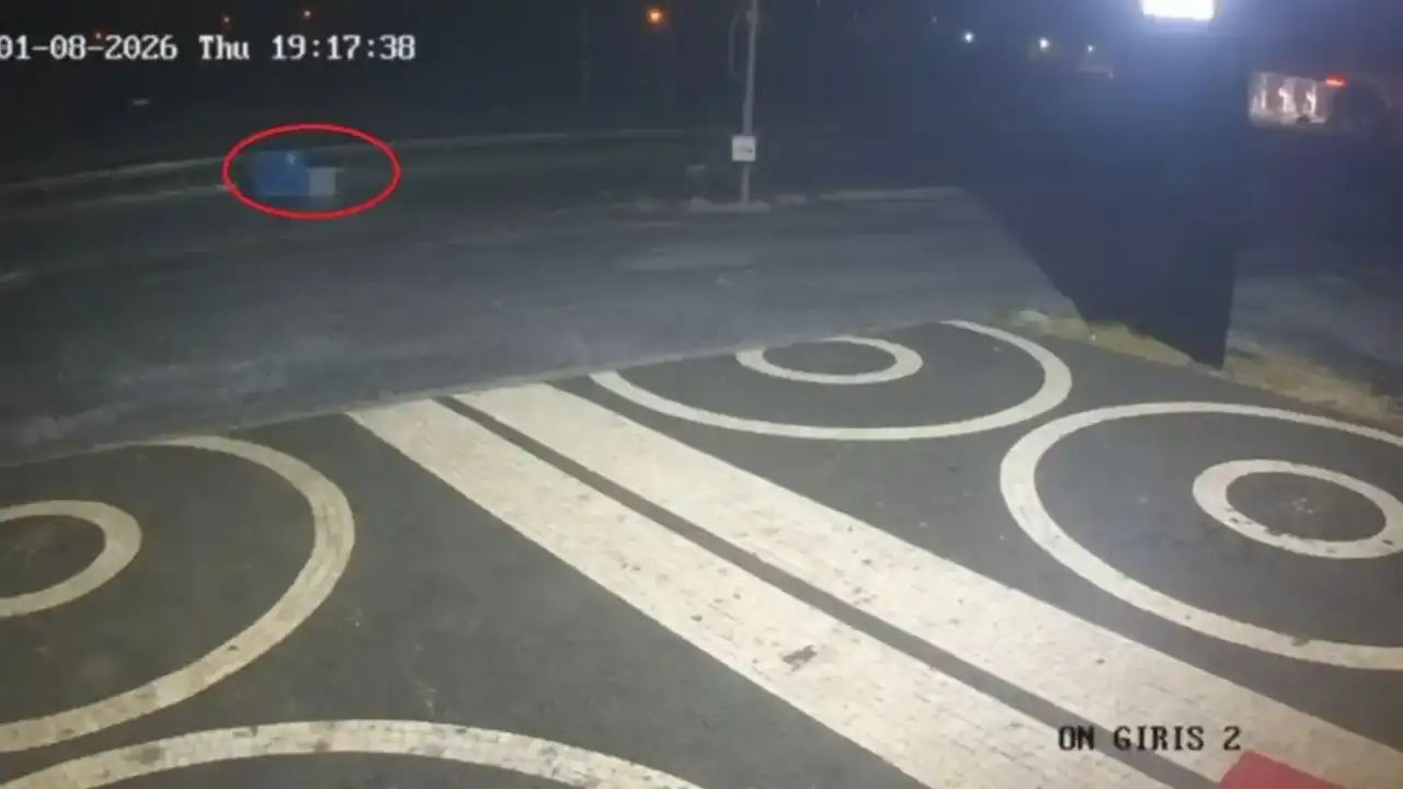 manavgatta-hortum-kameraya-yansidi-konteynerler-savruldu