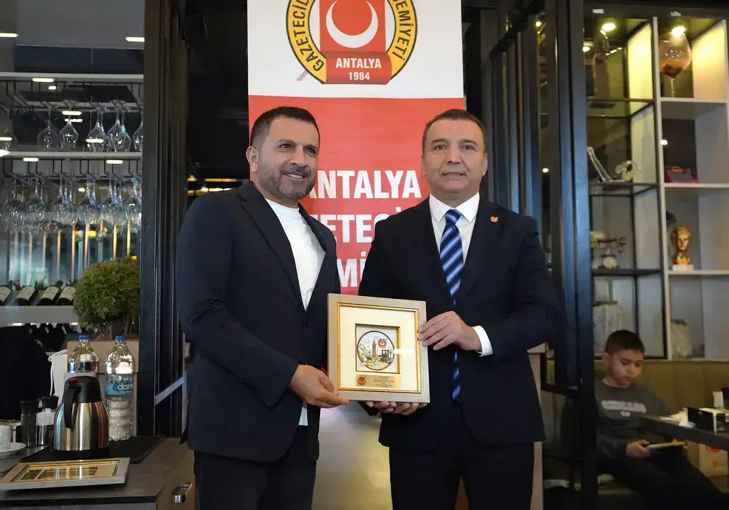 agc-10-ocakta-basini-bulusturdu-gazetecilik-meslek-yasasi-cagrisi