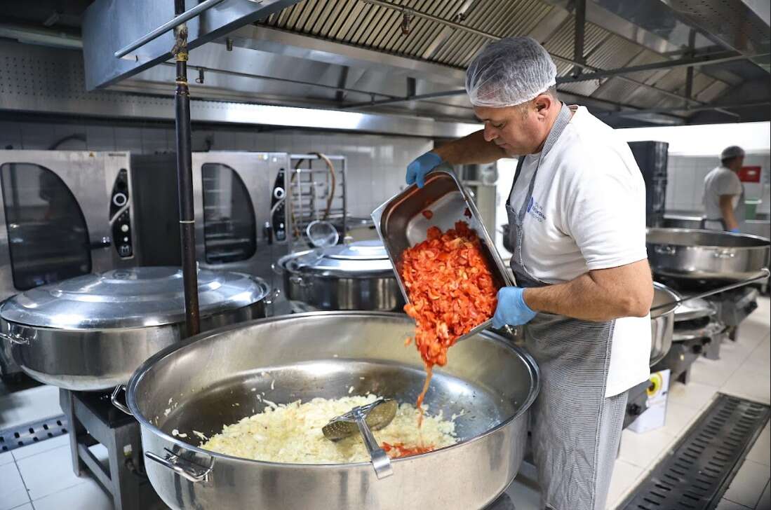 alanyada-cocuklara-sut-ve-mama-hastalara-glutensiz-gida22