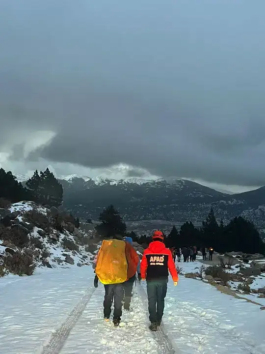 elmalida-dag-kampi-kabusa-dondu-akdeniz-universitesi-ogrencileri-mahsur-kaldi