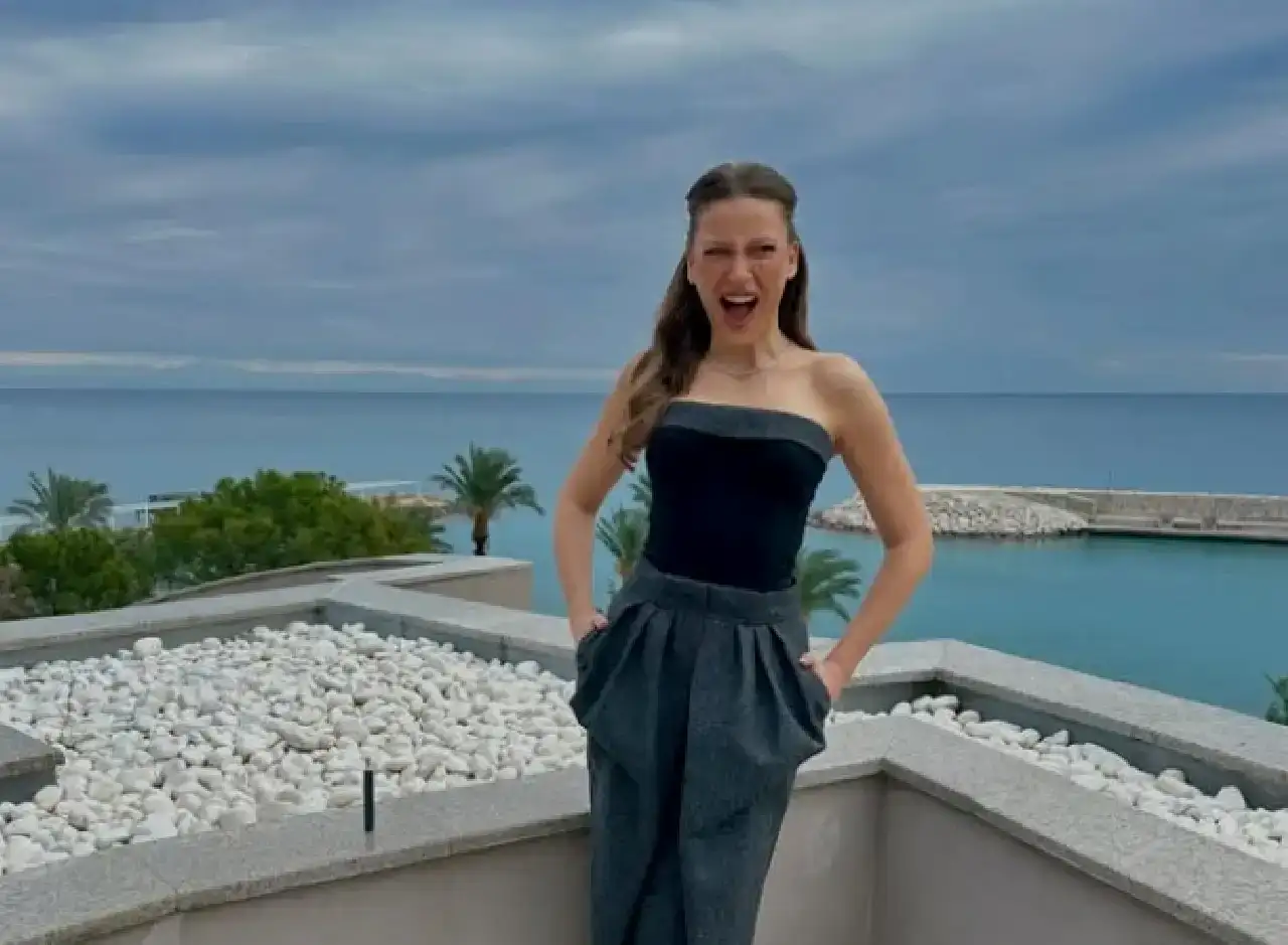 serenay-sarikaya-antalyada-gundem-oldu-iste-o-fotograf34