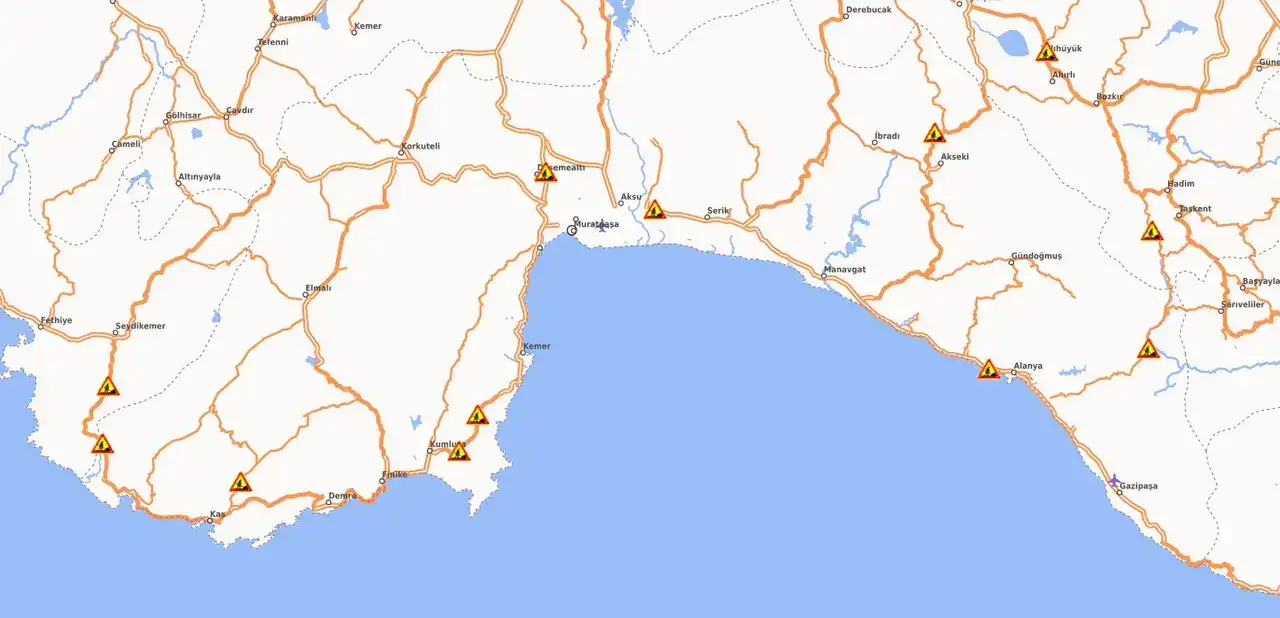 bugun-yola-cikarken-dikkat-antalyada-hem-firtina-hem-yol-calismasi-var