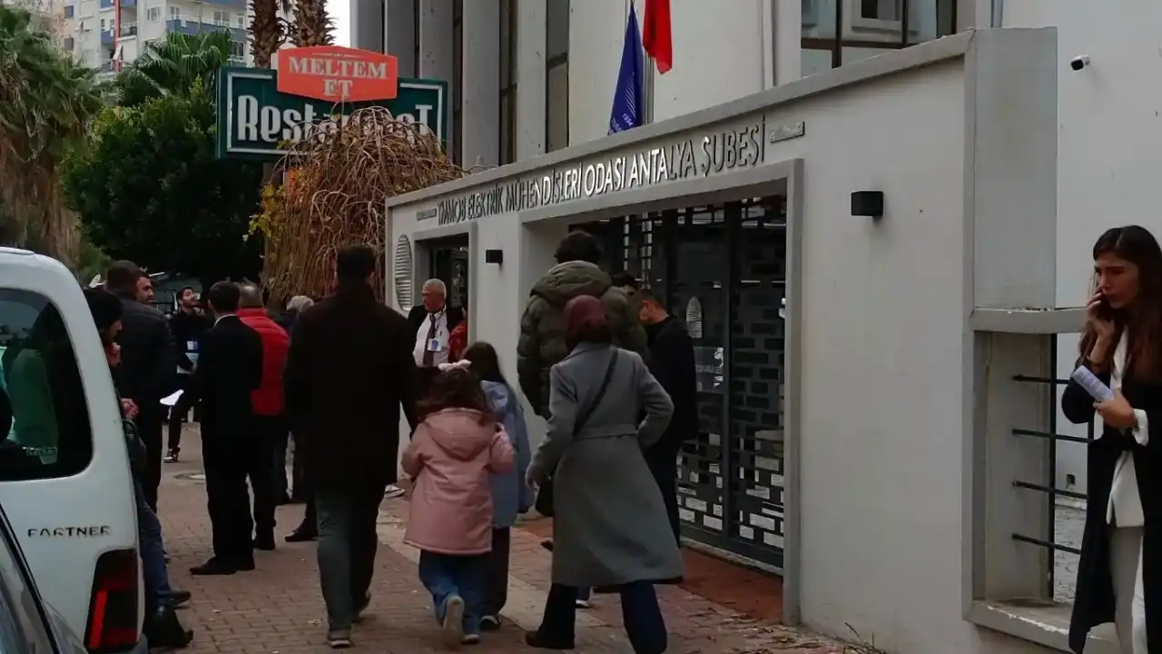 emo-antalyada-tat-ile-dolanay-yarisiyor