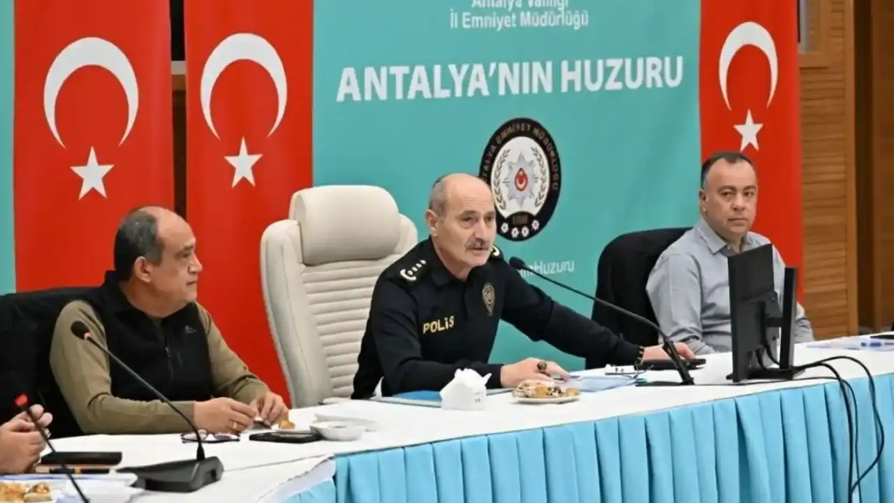 antalya-emniyet-mudurlugunden-huzur-ve-guven-toplantisi
