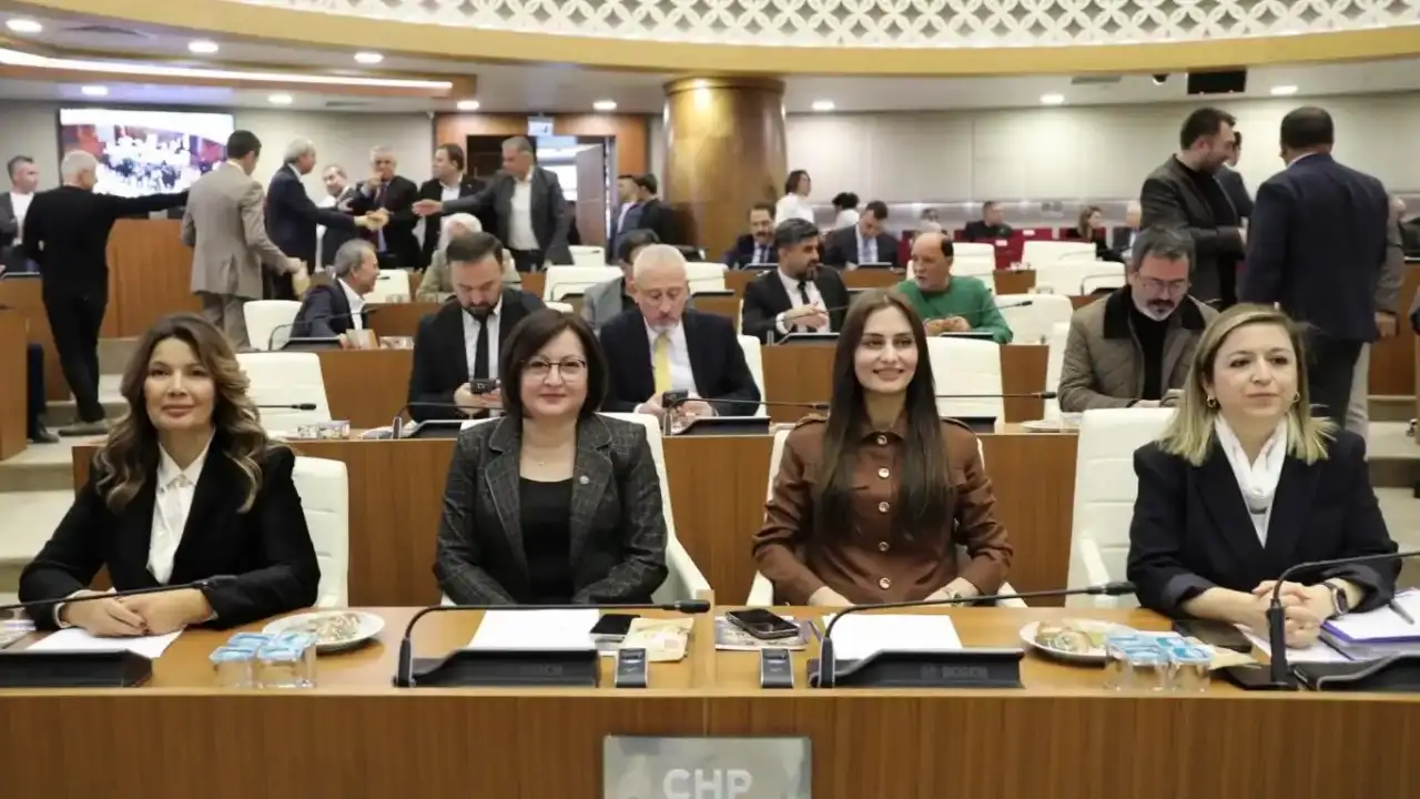 antalyada-altyapi-ve-donusum-tartismasi-mecliste-farkli-sesler