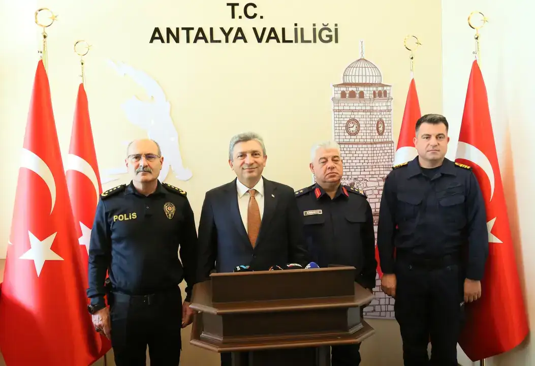 antalyada-sucla-mucadelede-tarihi-yil-yuzde-99-basari-166-milyar-tl-suc-gelirine-el-konuldu