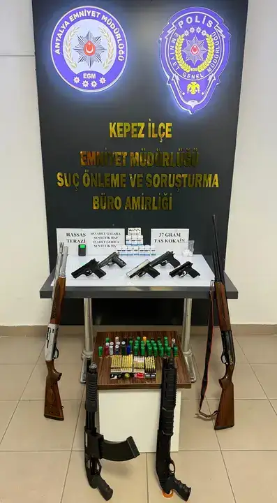 kepezde-safak07-huzur-01-operasyonu-20-adrese-es-zamanli-baskin