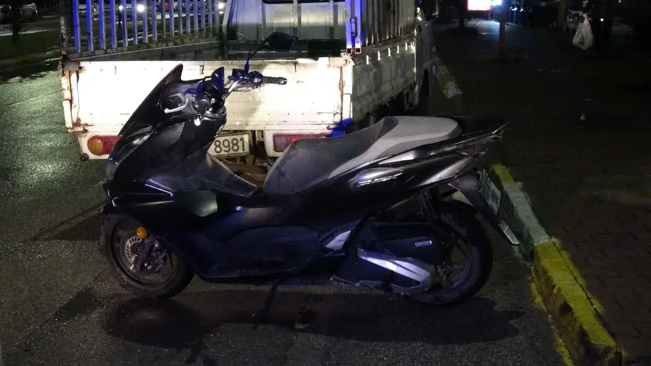 kepezde-yaya-gecidinde-motosiklet-carpti-2-yarali