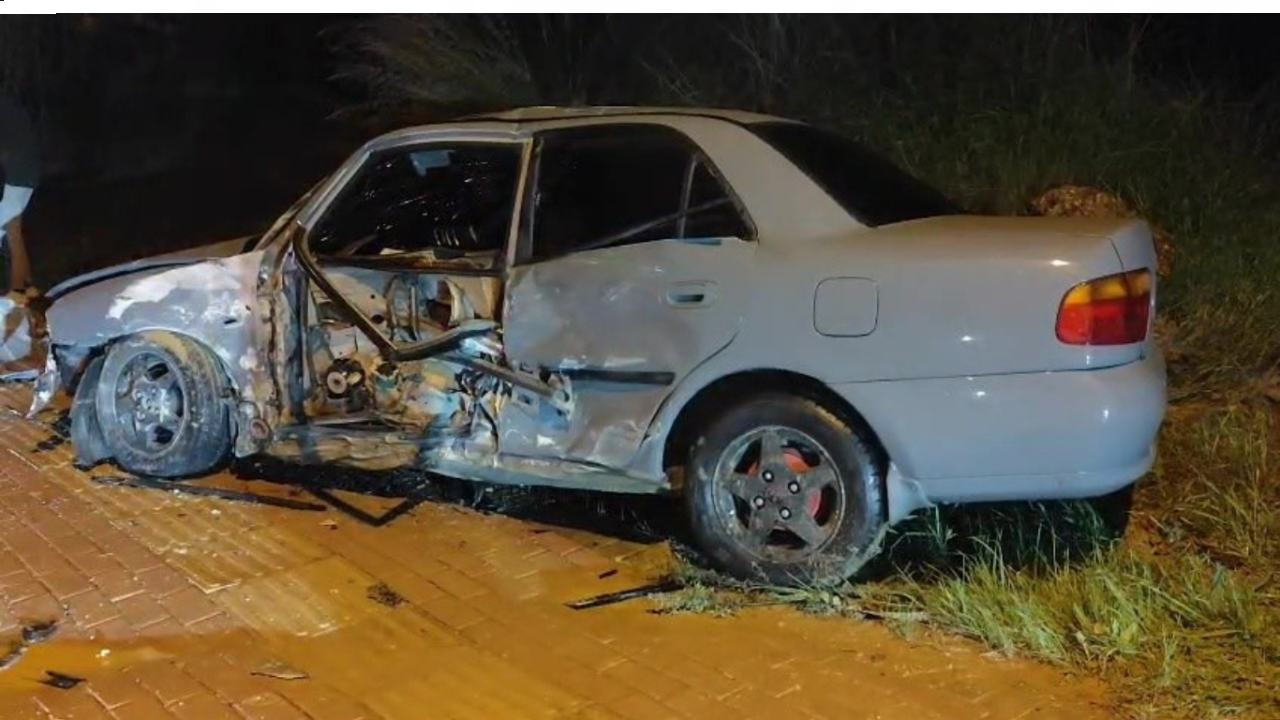 manavgatta-korkutan-kaza-otomobil-direge-saplandi