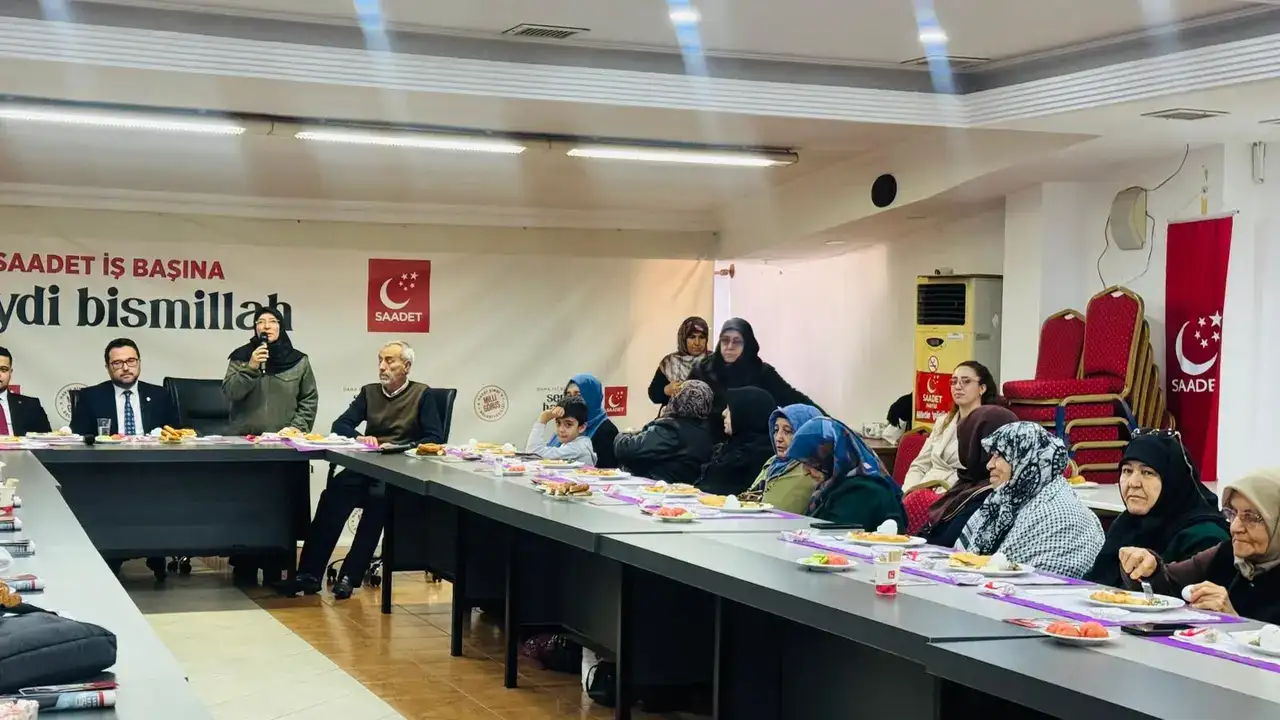 saadet-partisi-antalya-baskanindan-yerel-basin-tablosu-demokrasi-adina-utanc-verici