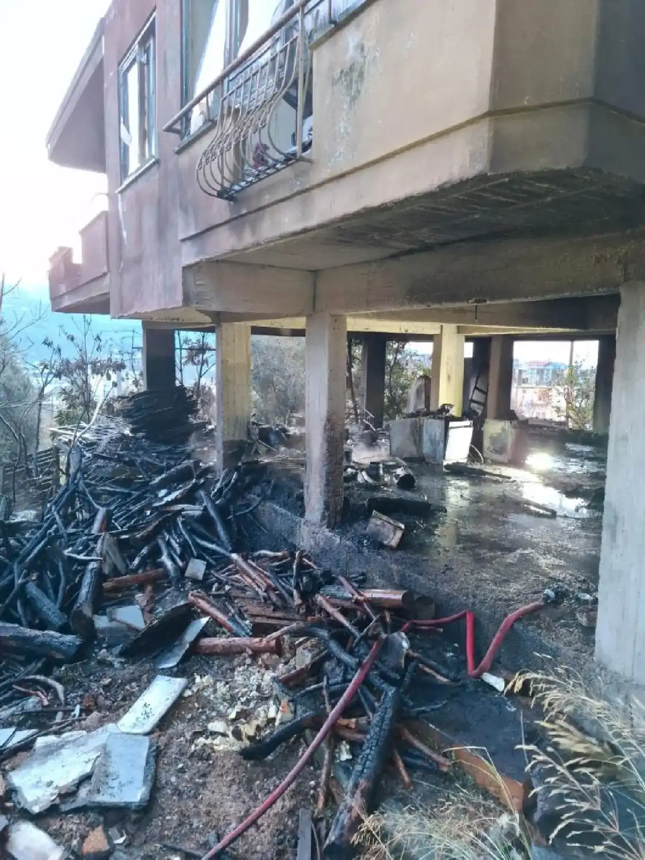 alanyada-ev-yangini-mahalleliyi-korkuttu-234