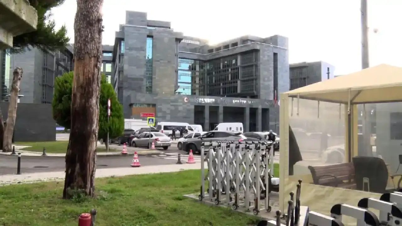 istanbulda-adliye-binasinda-silah-sesleri23432