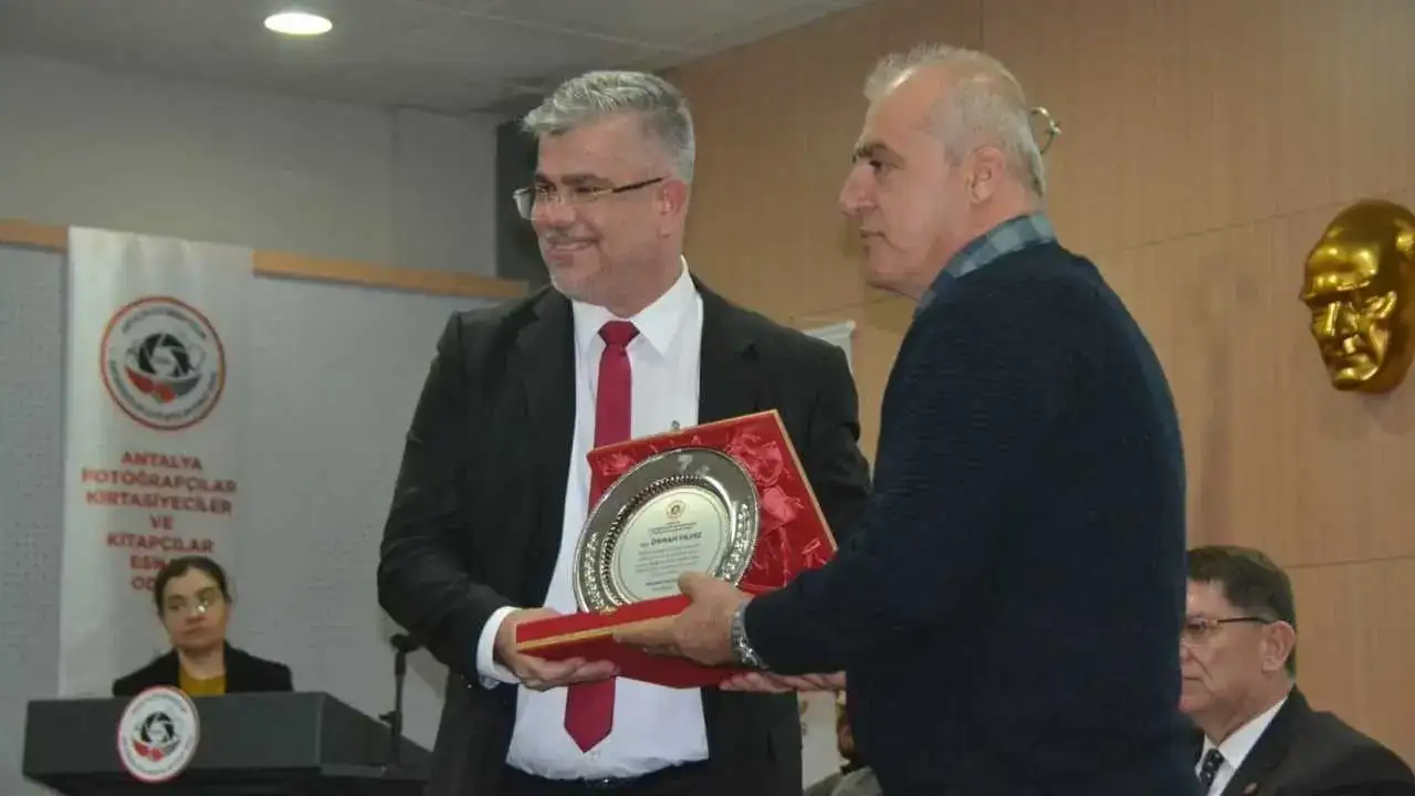 akdenizgercekkirtasiyecilerin-baskani-5