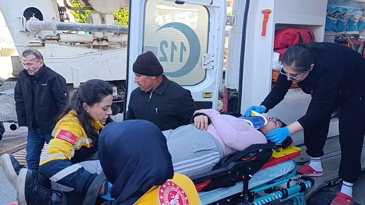 manavgatta-kavsakta-feci-carpisma-motosiklet-kamyonete-carpti