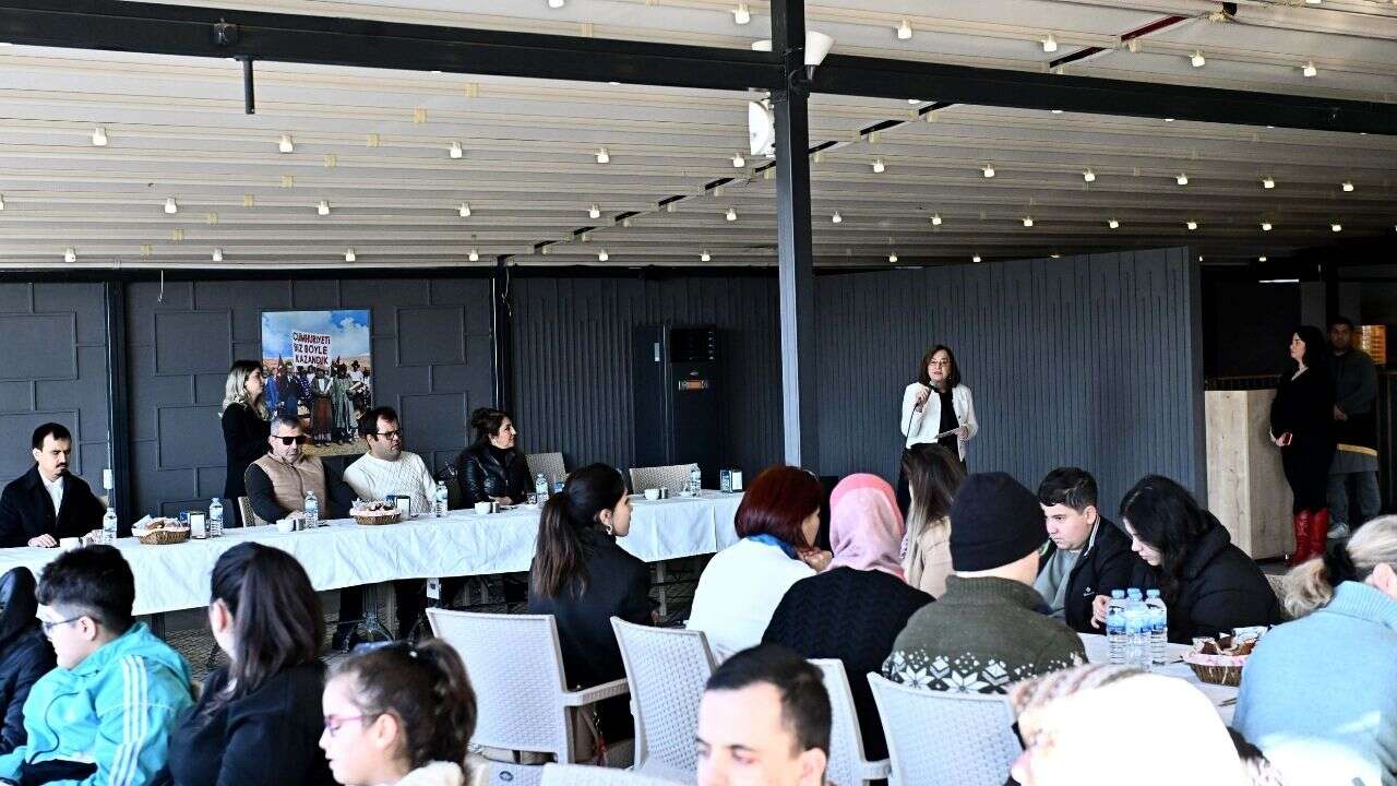 muratpasada-beyaz-baston-deneyimi-gozlerini-kapattilar-hayati-hissettiler