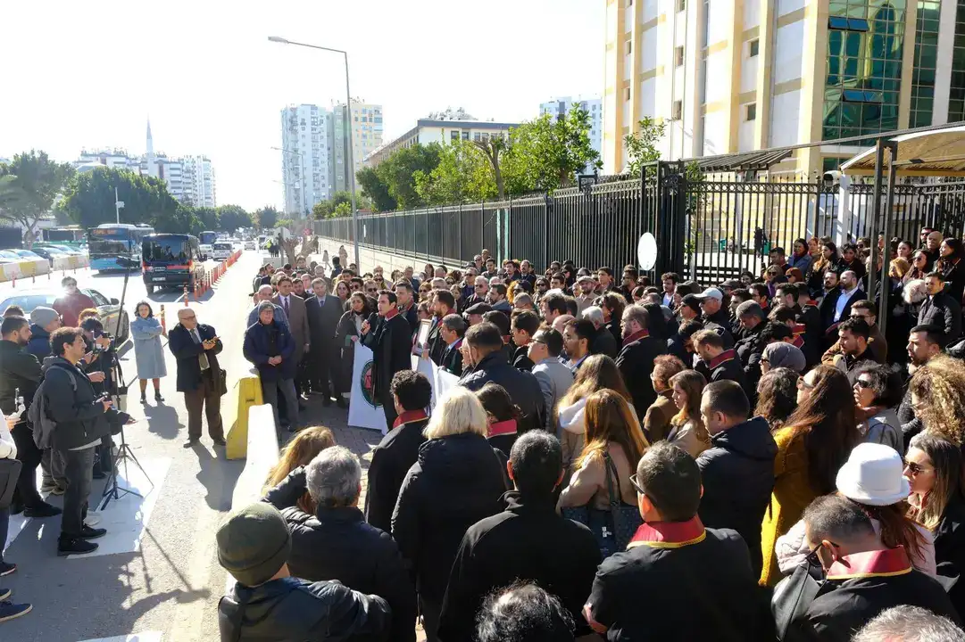 antalya-barosu-ses-yukseltti-cmk-ucretleri-bag-kur-primleri-fiili-saldirilara-tepki