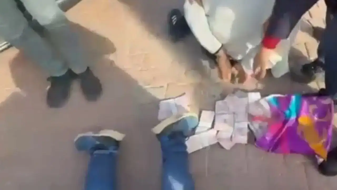 kepezde-is-yeri-santajina-suc-ustu-poset-poset-banknotlar-yere-sacildi