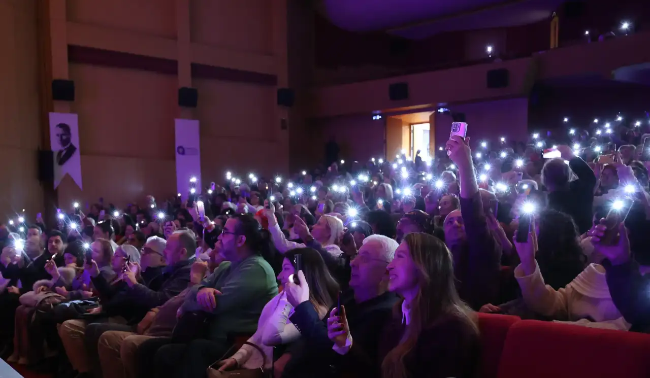 nazimin-ruyasi-antalyada-sanatseverlerle-bulustu