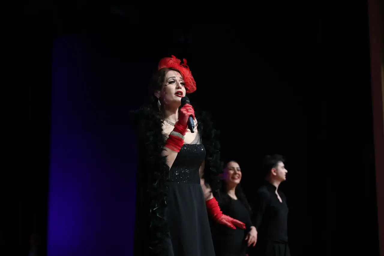 nazimin-ruyasi-antalyada-sanatseverlerle-bulustu