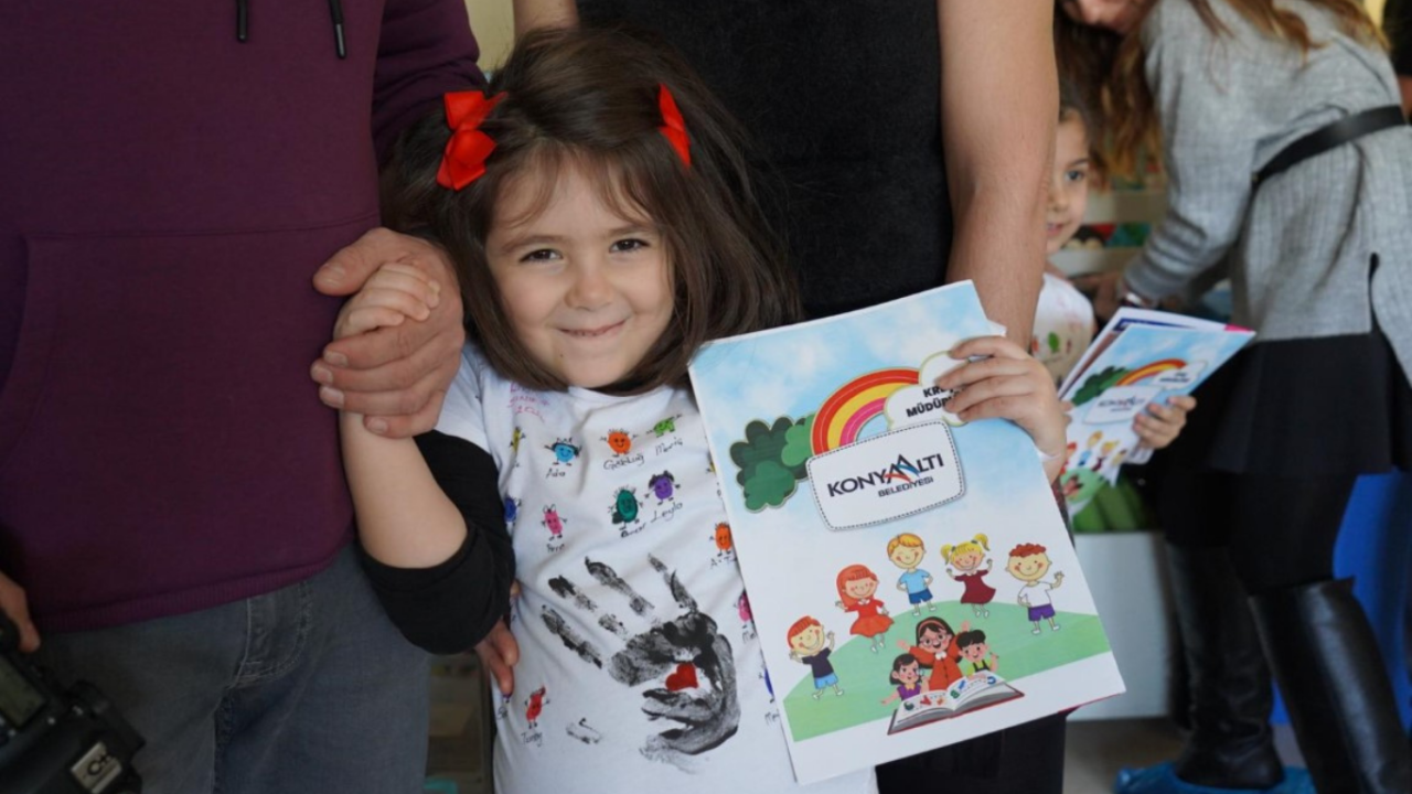 konyaalti-kreslerinde-karne-sevinci