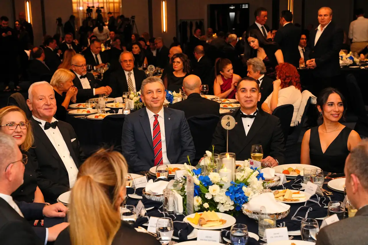 ansiad-gecesinde-medya-ve-sanat-one-cikti