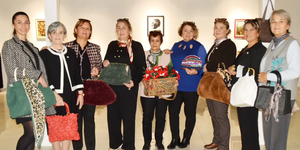 antalyali-kadinlarin-el-emegi-cantalari-sergide-bulustu