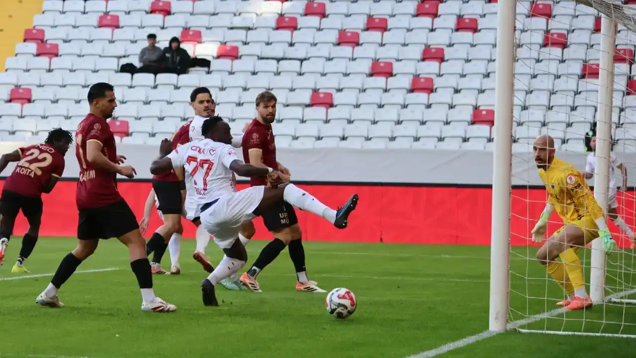 kasimpasa-antalyaspor-maci-saat-kacta-hangi-kanalda-muhtemel-11ler