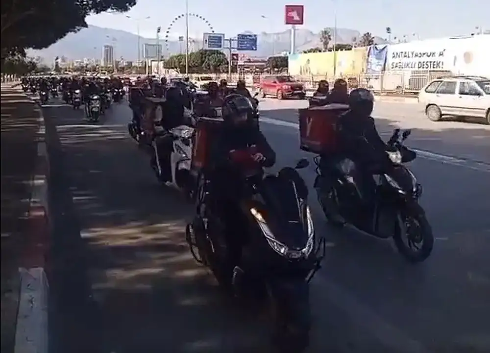 antalyada-yuzlerce-moto-kurye-eylem-yapti-boykotta-son-gun