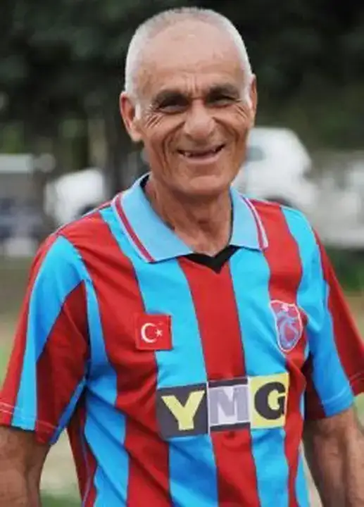 dunyanin-en-yasli-futbolcusu-artik-yok-antalya-trabzonlularspor-kulubu-efsanesi-hatay-yurdakul-vefat-etti