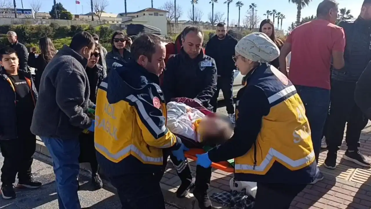 manavgatta-iki-otomobil-carpisti-yarali-kucuk-kiz-anne-diye-agladi