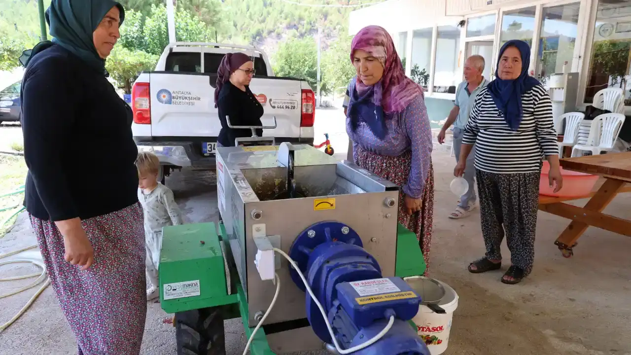 buyuksehirden-antalyali-ureticilere-tam-destek