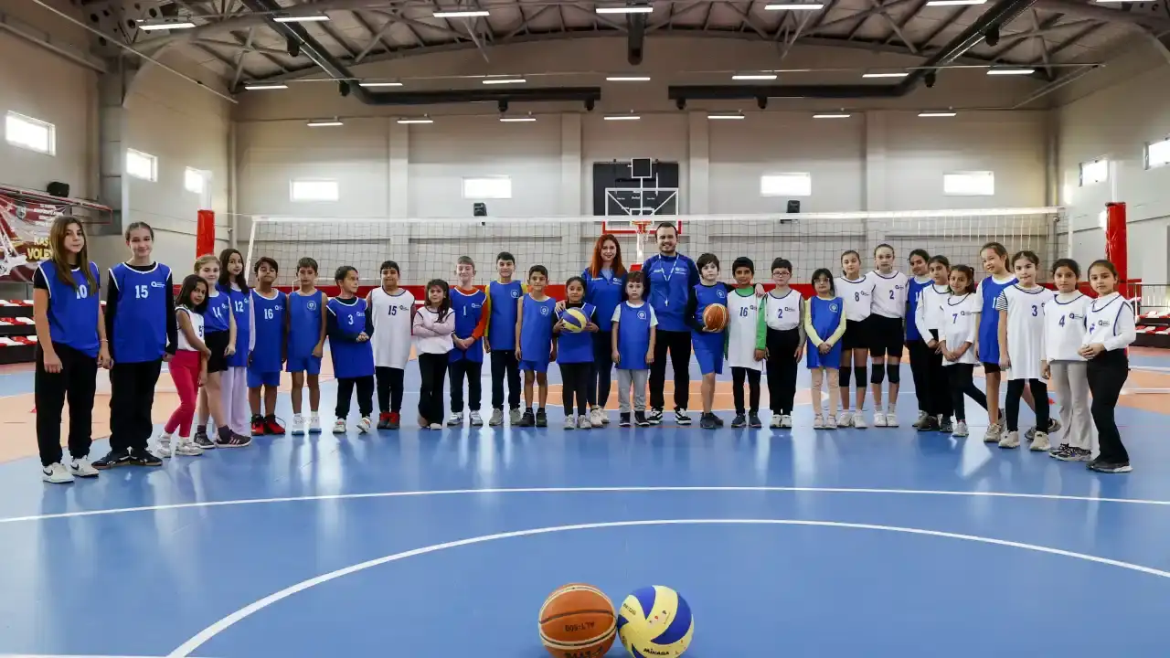 kasli-cocuklarin-bulusma-noktasi-spor-salonu