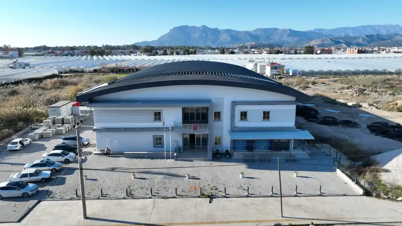 kasli-cocuklarin-bulusma-noktasi-spor-salonu