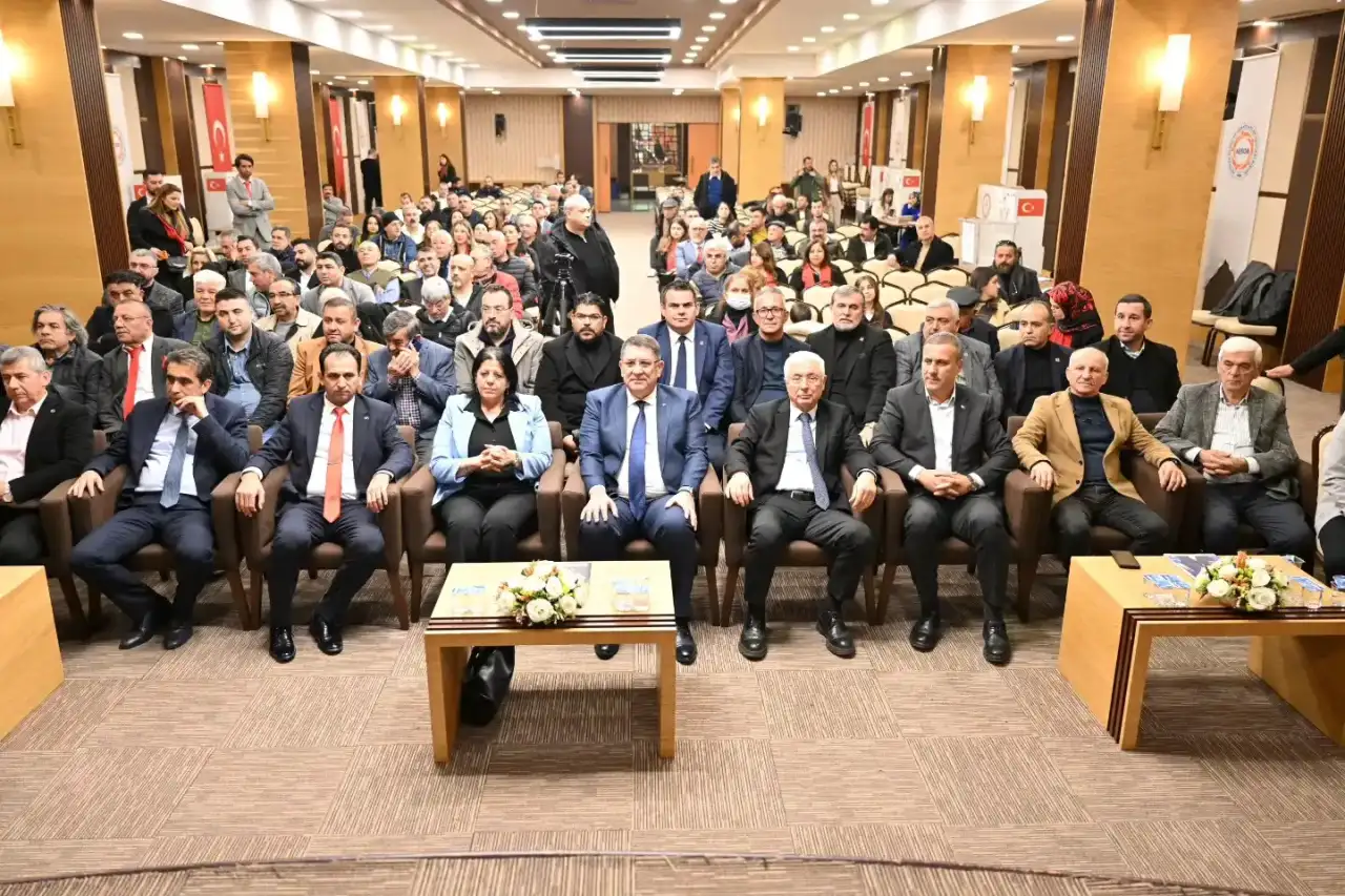 pansiyoncular-ve-reklamcilar-odasinda-baskan-sucu-guven-tazeledi