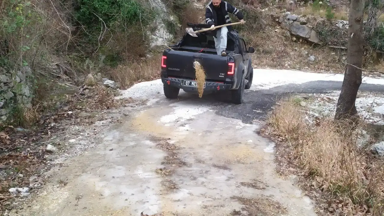 alanyanin-kirsal-yollarinda-kis-mesaisini-surduruyor