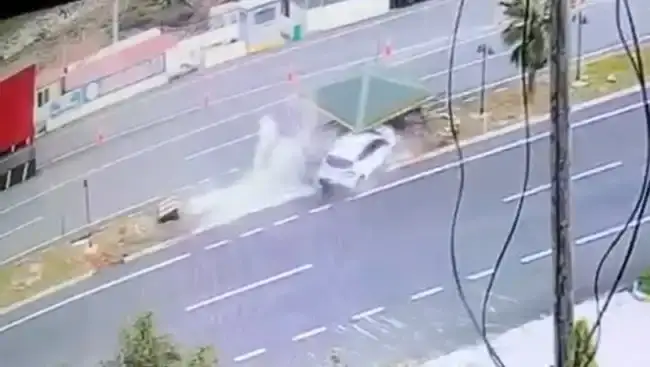 gazipasada-otomobil-jandarma-noktasina-daldi-4-kisi-yaralandi