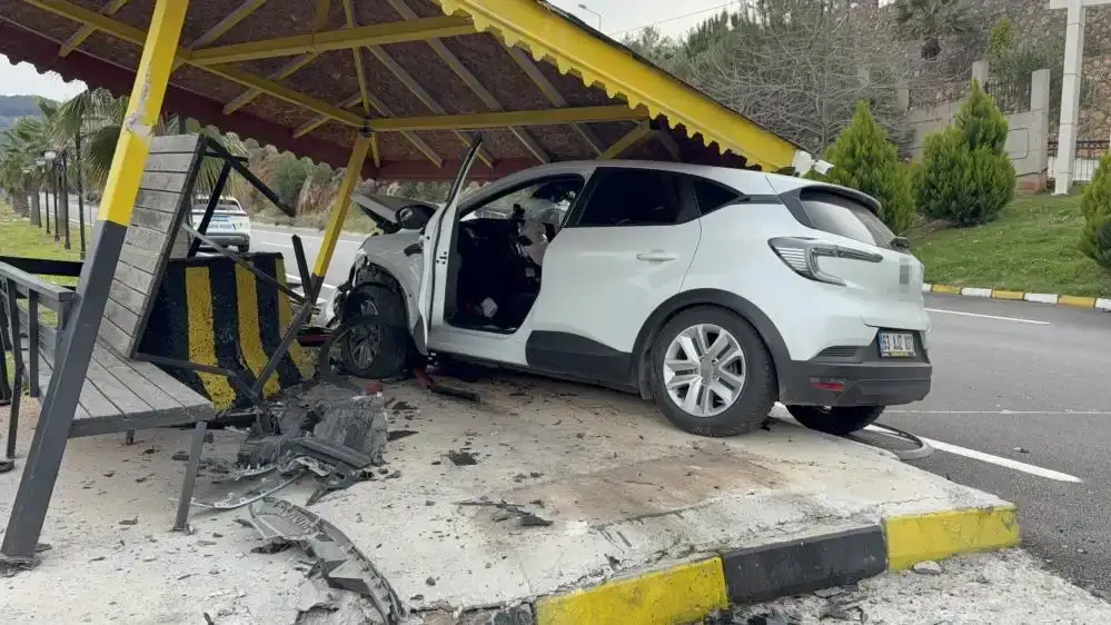 gazipasada-otomobil-jandarma-noktasina-daldi-4-kisi-yaralandi