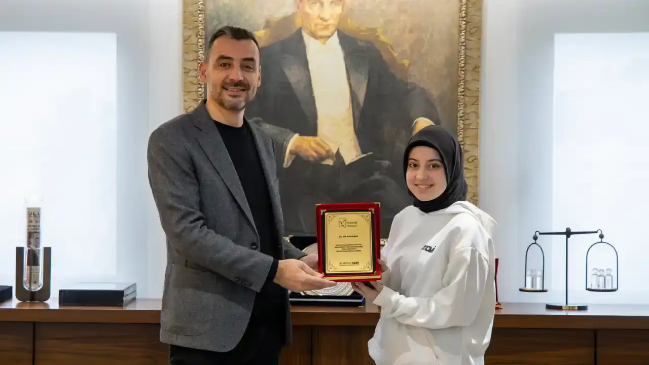 lgsde-manavgat-imzasi-dereceye-giren-ogrenciler-onurlandirildi